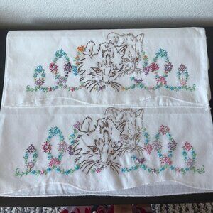 Vintage Embroidered Cat Pillowcases // Set of 2 // Scalloped Hem // 28" x 21"
